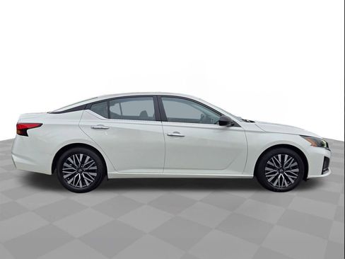 Used 2025 Nissan Altima 2.5 SV image 7