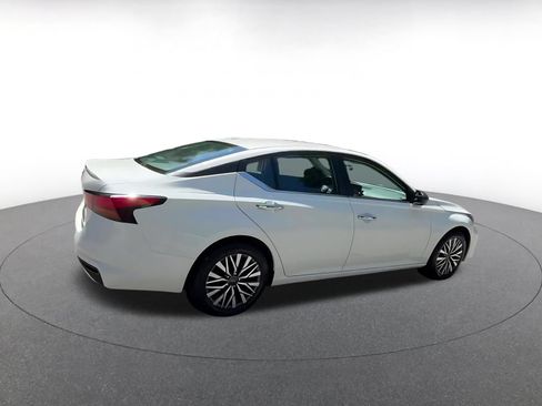 Used 2025 Nissan Altima 2.5 SV FWD image 14