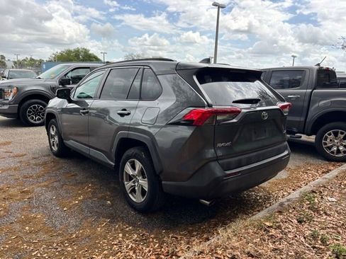 Used 2021 Toyota RAV4 XLE w/ Convenience Package image 4