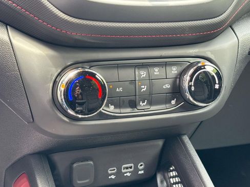 Used 2023 Chevrolet TrailBlazer RS FWD image 19