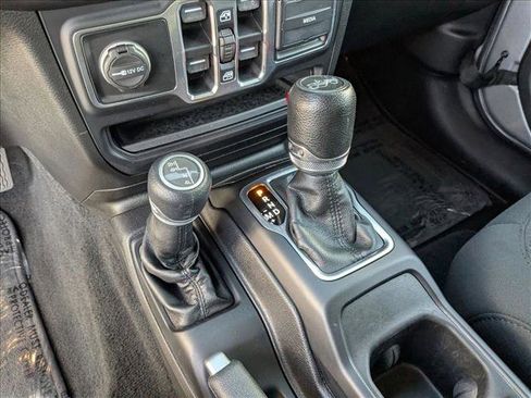 Used 2018 Jeep Wrangler Unlimited Sport S AWD/4WD image 12