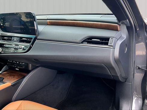 Used 2022 Lexus ES 300h w/ Accessory Package 2 image 13