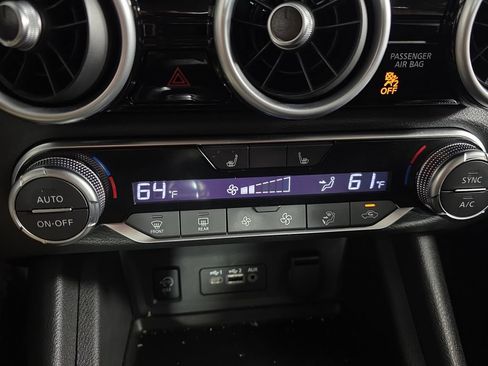 Used 2025 Nissan Sentra SR FWD image 15