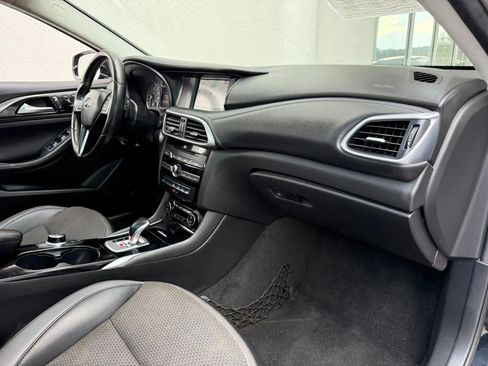 Used 2019 INFINITI QX30 AWD image 17