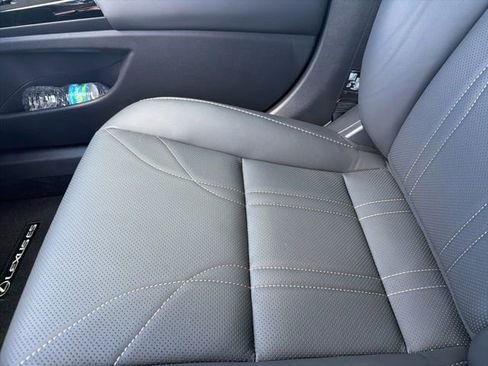 Used 2025 Lexus ES 350 Ultra Luxury w/ Accessory Package (Z2) image 12