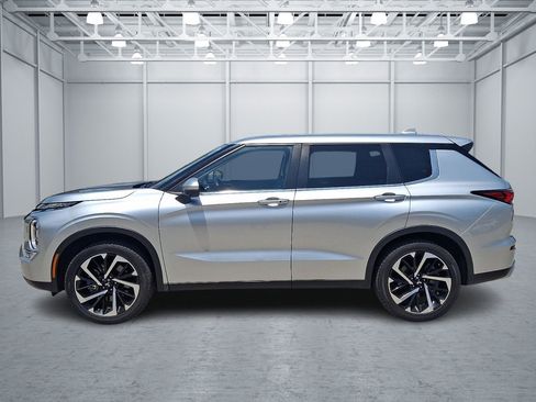 Used 2024 Mitsubishi Outlander SE AWD/4WD image 2