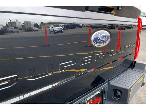 Used 2024 Ford F350 Lariat image 9