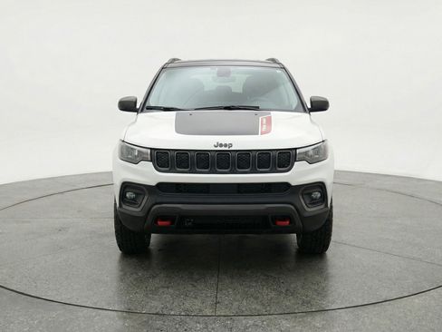 Used 2025 Jeep Compass Trailhawk image 2