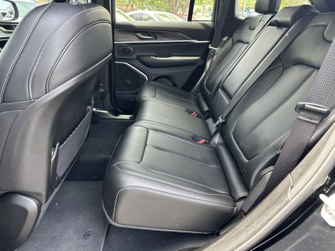 Used 2024 Jeep Grand Cherokee Limited w/ Black Appearance Package AWD/4WD image 23