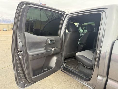 Used 2022 Toyota Tacoma TRD Off-Road image 32