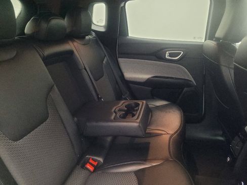 Used 2024 Jeep Compass Latitude AWD/4WD image 19