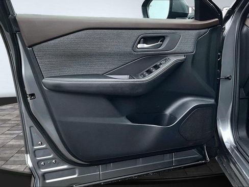 Used 2023 Nissan Rogue SV image 22