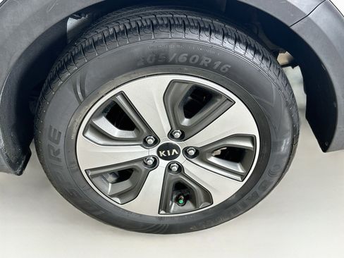Used 2018 Kia Niro LX FWD image 11