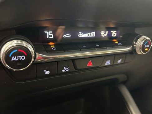 Used 2023 MAZDA MAZDA3 s FWD image 17
