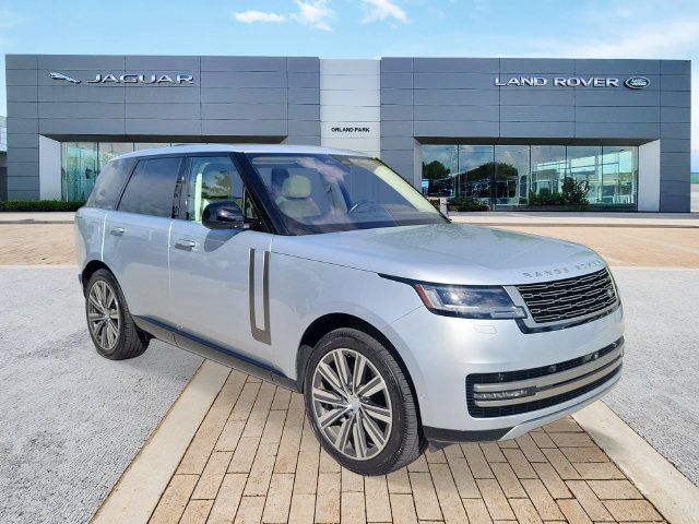 Used 2023 Land Rover Range Rover SE AWD/4WD image 3