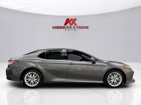 Used 2020 Toyota Camry XLE FWD image 6