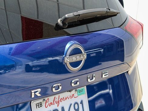 Used 2023 Nissan Rogue S FWD image 11