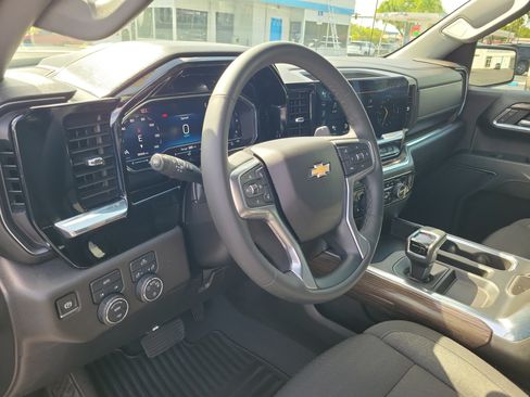 Used 2024 Chevrolet Silverado 1500 LT AWD/4WD image 16