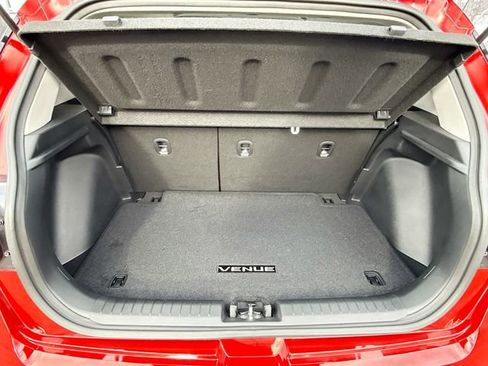 Used 2025 Hyundai Venue Limited image 28