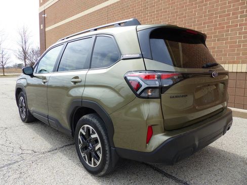 Used 2025 Subaru Forester Premium w/ Convenience Package #1 image 4