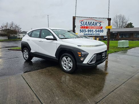 Used 2024 Hyundai Kona SE image 3