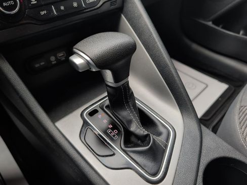 Used 2019 Kia Niro LX FWD image 16