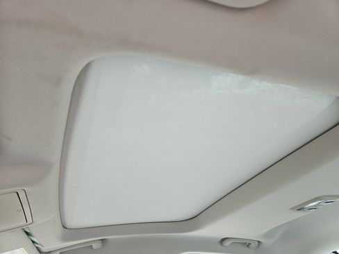 Used 2017 Jaguar XF Prestige image 32