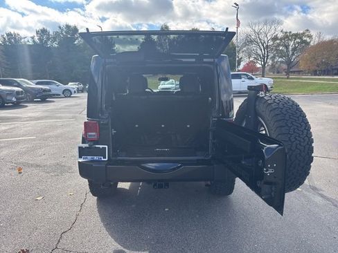 Certified 2016 Jeep Wrangler Unlimited Sahara w/ Connectivity Group image 9