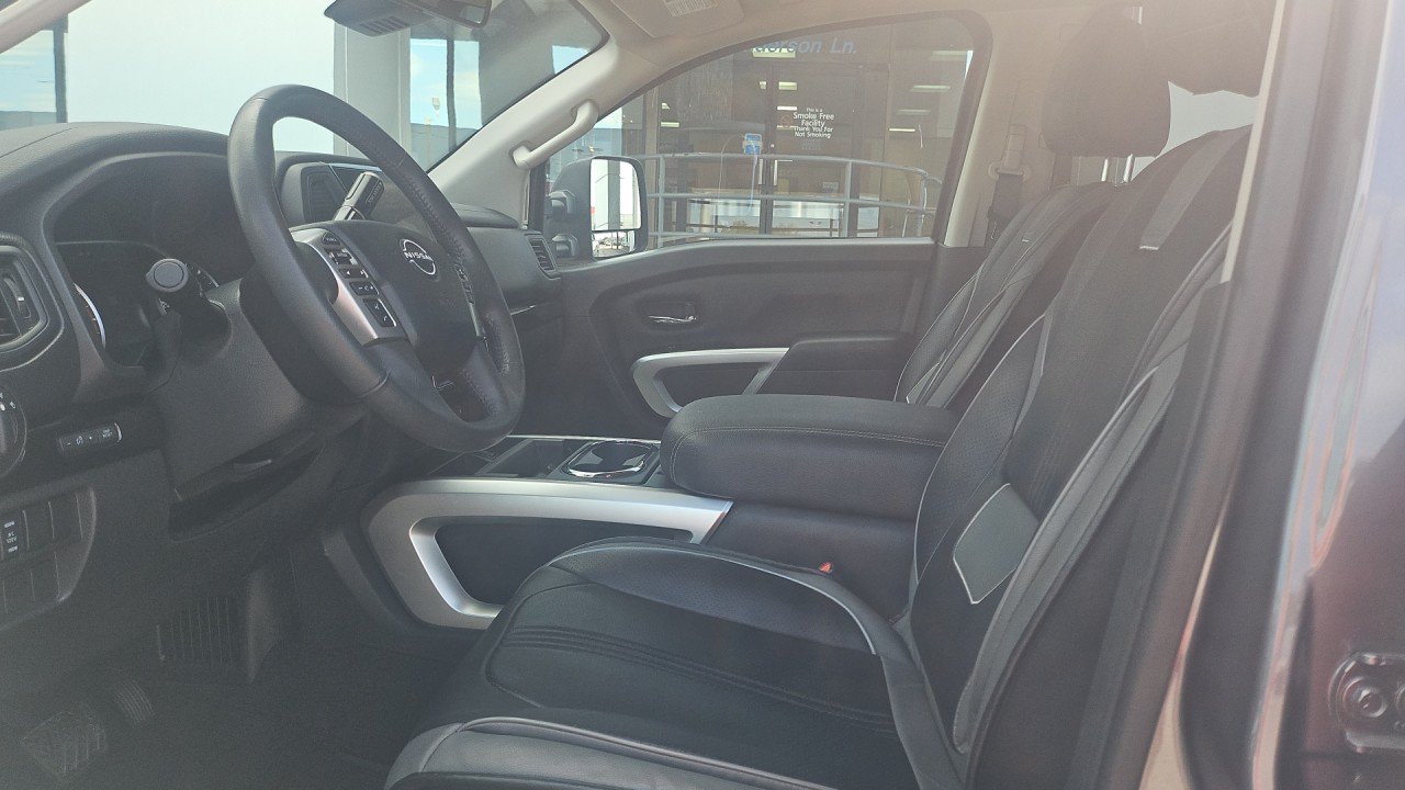 Used 2024 Nissan Titan SV w/ SV Convenience Package RWD image 9