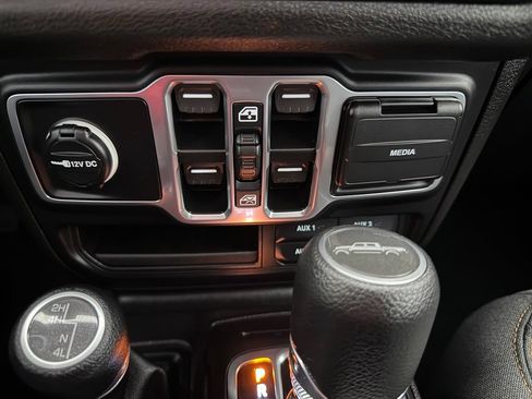 Used 2025 Jeep Gladiator Sport AWD/4WD image 41