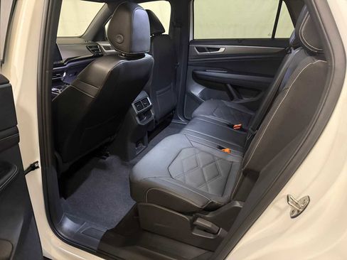 Certified 2024 Volkswagen Atlas Cross Sport SE image 22