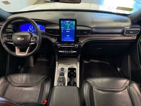Used 2023 Ford Explorer Platinum w/ Technology Package image 12