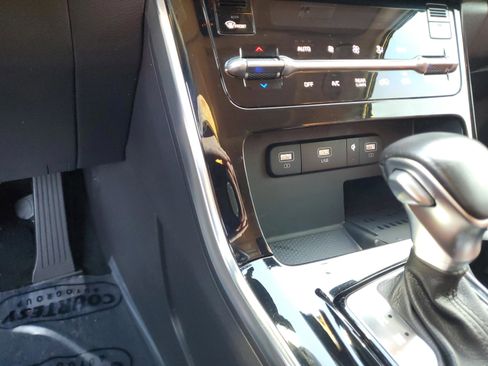 Used 2024 Kia Carnival SX Prestige FWD image 20