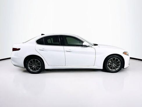 Used 2018 Alfa Romeo Giulia AWD image 10