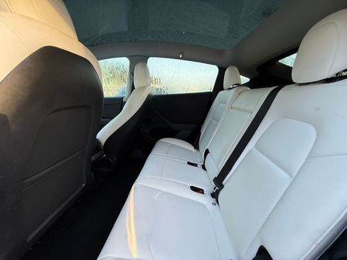 Used 2023 Tesla Model Y Performance image 18