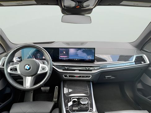 Used 2025 BMW X5 xDrive40i w/ M Sport Package AWD/4WD image 9