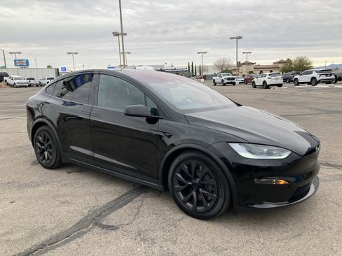Used 2024 Tesla Model X image 3