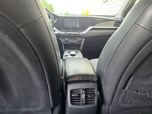 Used 2022 Kia Niro EX w/ Cold Weather Package FWD image 44