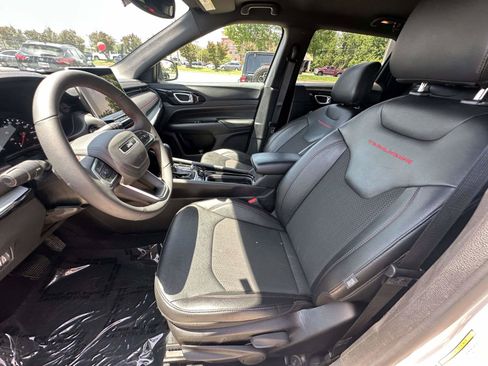 Used 2025 Jeep Compass Trailhawk AWD/4WD image 26