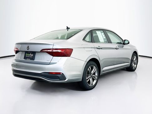 Used 2024 Volkswagen Jetta SE FWD image 9