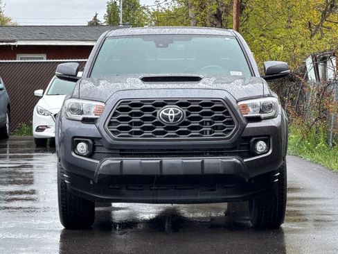 Used 2021 Toyota Tacoma TRD Sport w/ Technology Package image 9