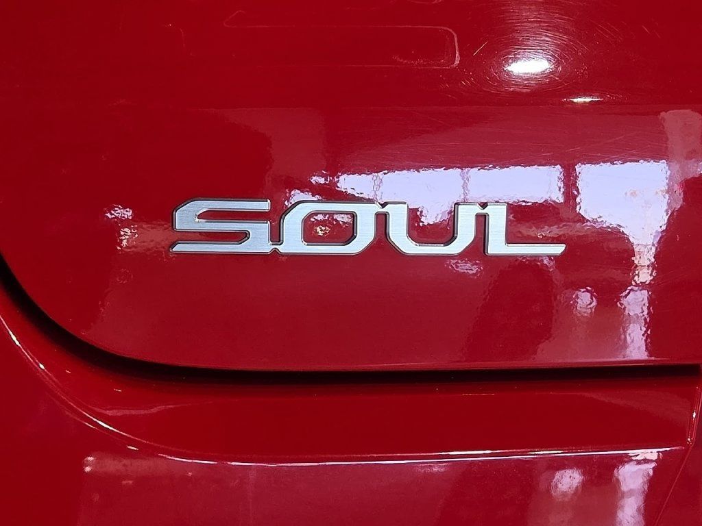 Used 2023 Kia Soul S FWD image 11