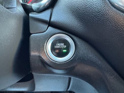 Used 2021 Chevrolet Equinox LT image 29