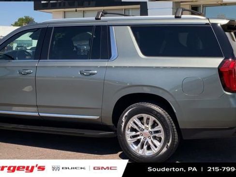 Used 2023 GMC Yukon XL SLT w/ SLT Premium Package AWD/4WD image 8