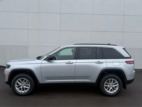 New 2025 Jeep Grand Cherokee Laredo X w/ Luxury Tech Group I image 3