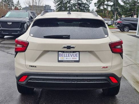 Used 2026 Chevrolet Trax RS w/ Sunroof Package image 4