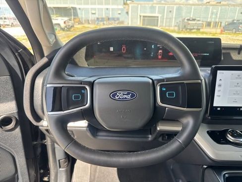 Used 2025 Ford Expedition Active AWD/4WD image 17
