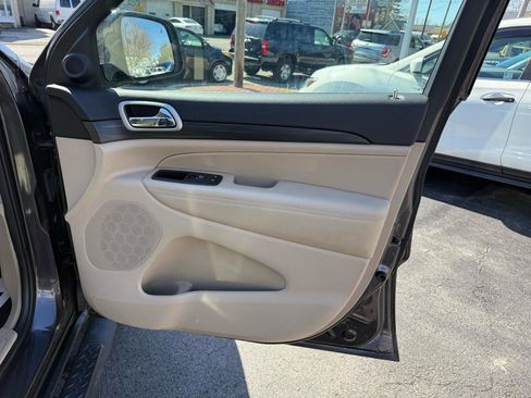 Used 2020 Jeep Grand Cherokee Laredo w/ 18" Wheel & 8.4" Radio Group AWD/4WD image 34