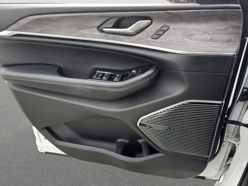 Used 2022 Jeep Grand Cherokee L Overland image 11