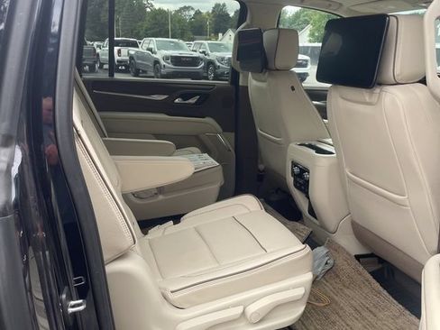 Used 2024 GMC Yukon XL Denali w/ Denali Reserve Package AWD/4WD image 10